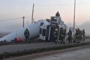 Volcó un camión cargado de gas butano sobre la Ruta 205