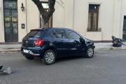 Fuerte choque en el centro de Olavarría: una motociclista fue trasladada al Hospital