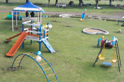 Inauguraron una plaza infantil en la Unidad 27 de Sierra Chica para fortalecer los vínculos familiares