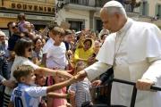 El Gobierno espera una señal del Vaticano por la visita del Papa y sobre qué hacer con los feriados