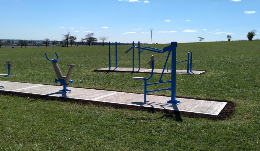 El Municipio comenzó con la colocación de juegos deportivos y saludables en las localidades