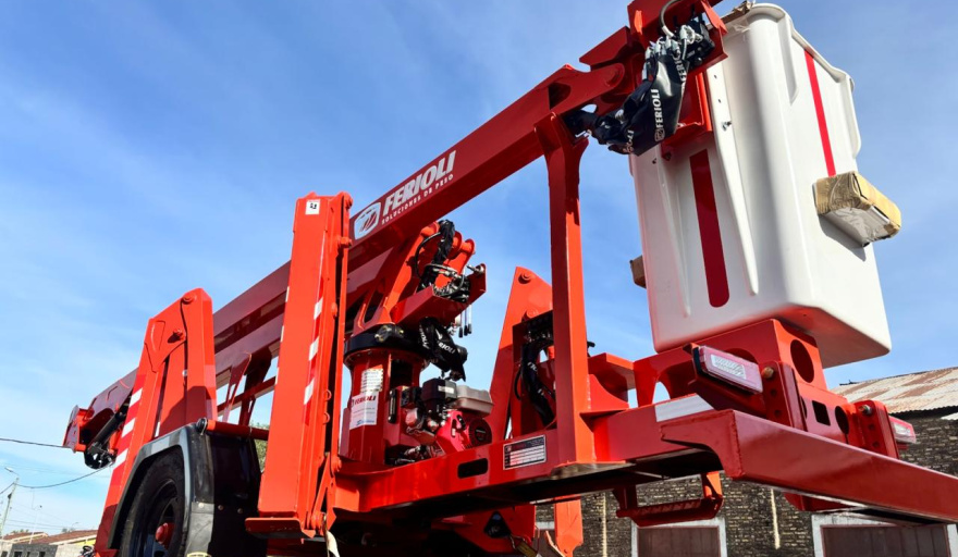 El Municipio adquirió una nueva hidrogrúa para Protección Ciudadana y Defensa Civil