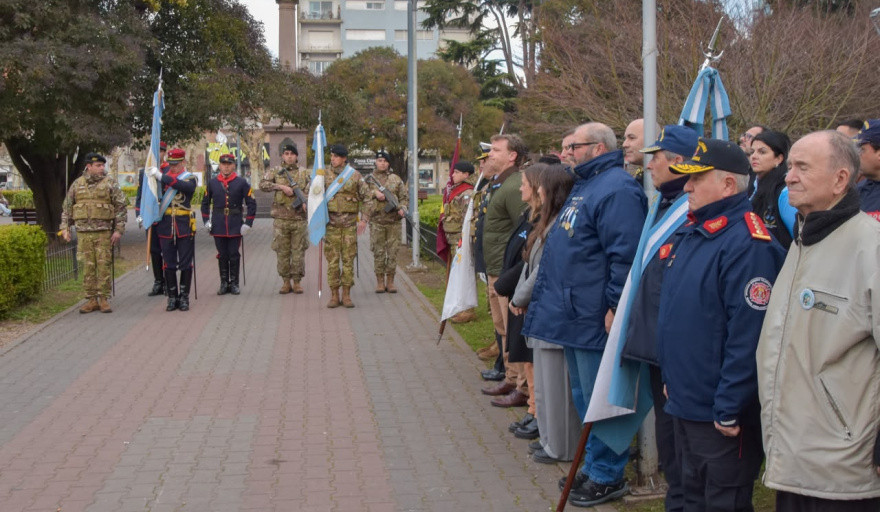 El intendente Wesner encabezó las actividades protocolares por el Día de la Independencia