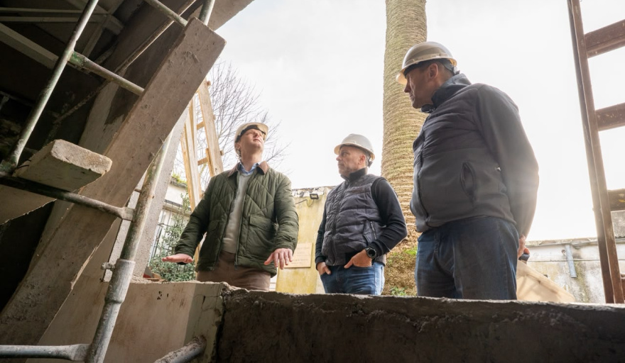 El Intendente Wesner recorrió las obras de reconstrucción y mejora en la Escuela Secundaria N° 2 de Sierras Bayas