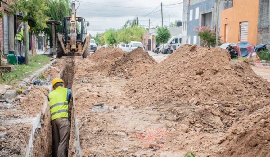 Avanza la concreción de la segunda etapa de la red cloacal en el barrio Hipólito Yrigoyen